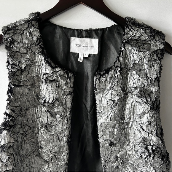 BCBGeneration Women's Vintage Retro Black and Metallic Gilet Vest Size Small - Picture 2 of 12
